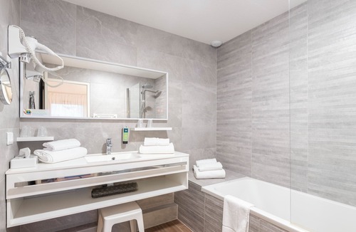 Thonon-les-Bains Hotel | Logis Hôtel Arc en Ciel