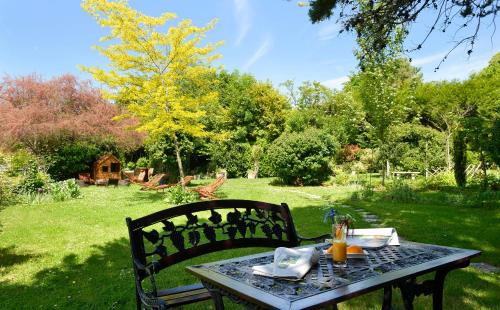 Chitenay Hotel | Logis Hôtel Auberge Du Centre Châteaux de la Loire