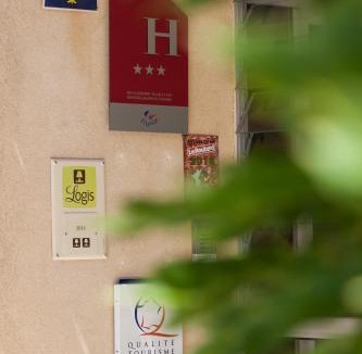 Barbentane Hotel | Logis Hôtel Castel Mouisson