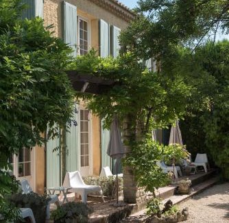 Barbentane Hotel | Logis Hôtel Castel Mouisson