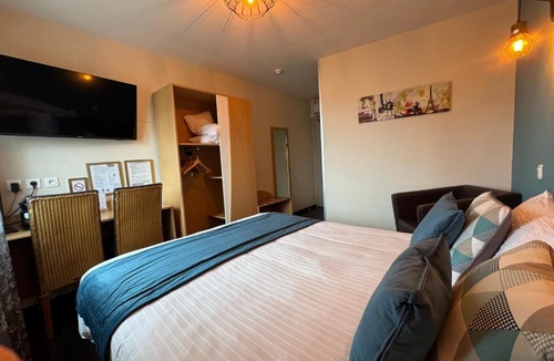 Montmarault Hotel | Logis Hôtel Centrotel et Spa Bulles d'Allier