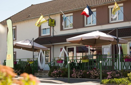 Montmarault Hotel | Logis Hôtel Centrotel et Spa Bulles d'Allier