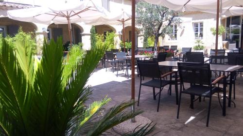 Les Baux-de-Provence Hotel | Logis Hôtel Fabian des Baux