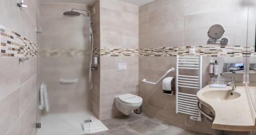 Grignan Hotel | Logis Hôtel La Bastide De Grignan & Restaurant La Chênaie
