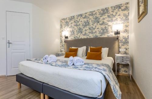 Grignan Hotel | Logis Hôtel La Bastide De Grignan & Restaurant La Chênaie