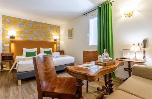 Grignan Hotel | Logis Hôtel La Bastide De Grignan & Restaurant La Chênaie