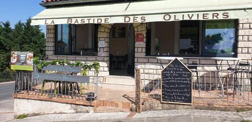 Monflanquin Hotel | Logis Hôtel La Bastide des Oliviers