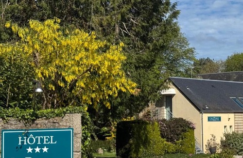 Quettehou Hotel | Logis Hôtel La Demeure du Perron
