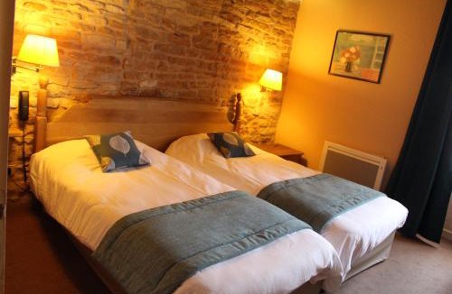 Cormatin Hotel | Logis Hôtel La Fleur de Lys