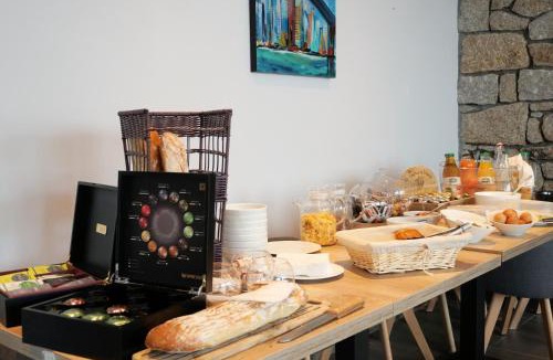 Pontaumur Hotel | Logis Hôtel Le Confluent