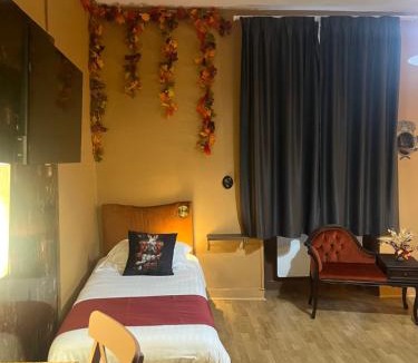Le Bugue Hotel | Logis Hôtel Le Cygne
