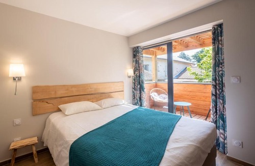 Granges-les-Beaumont Hotel | Logis Hôtel Les Vieilles Granges
