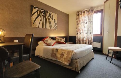 Digoin Hotel | Logis Hôtel Le Merle Blanc