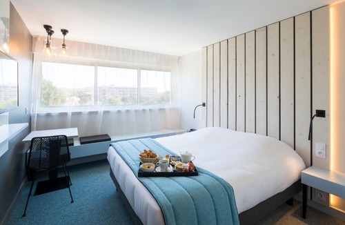 Balaruc-les-Bains Hotel | Logis Hôtel Les Pins - Opéralia