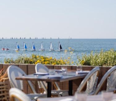 Larmor-Plage Hotel | Logis Hôtel Les Mouettes Restaurant ERIN - Larmor Plage, Proche de LORIENT