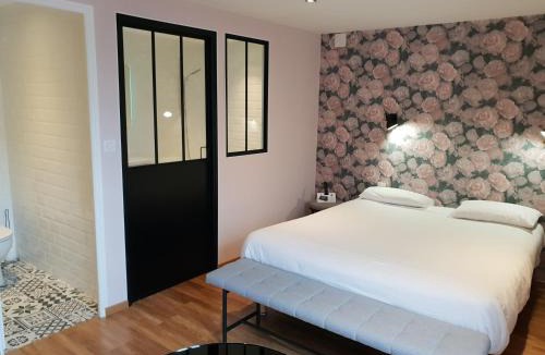 Maisons-les-Chaource Hotel | Logis Hôtel Restaurant Aux Maisons