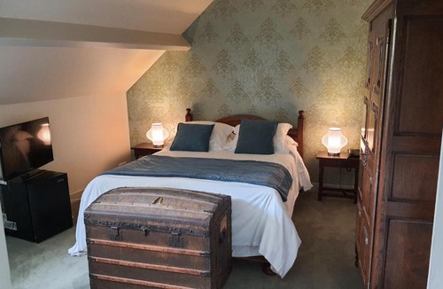 Germigny-l'Eveque Hotel | LOGIS - Hôtel & Restaurant Le Gonfalon