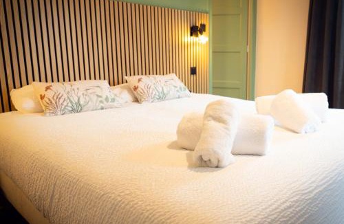 Le Mele-sur-Sarthe Hotel | Logis Hôtel Restaurant de la Poste