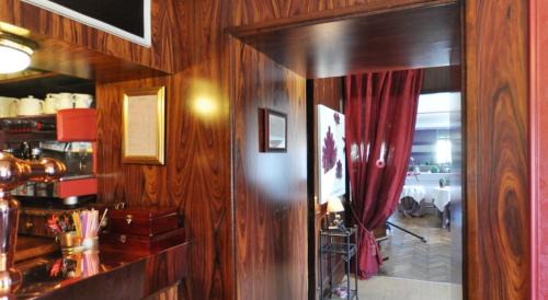 Mayenne Hotel | Logis Hôtel-Restaurant La Croix Couverte