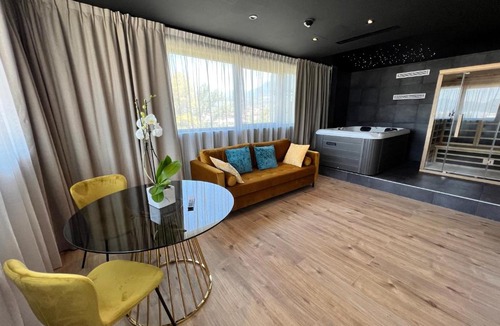 Aix-les-Bains Hotel | Logis Hôtel & Spa Marina d'Adelphia