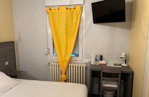 Saint-Medard-de-Guizieres Hotel | Logis Hotels - Le Saint Clément - Hotel Restaurant