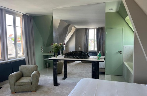 Vierzon Bed & Breakfast | Logis Hotel La Maison à Pan De Bois