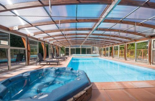 Embrun Hotel | Logis Hotel Le Lac
