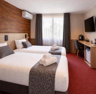 Embrun Hotel | Logis Hotel Le Lac