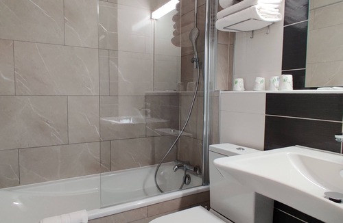 Royan Hotel | Logis Hotel Les Bleuets