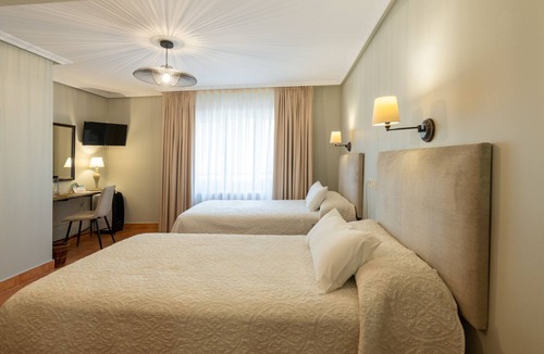 Arenas de Cabrales Hotel | Logis Hotel Restaurante La Casa de Juansabeli