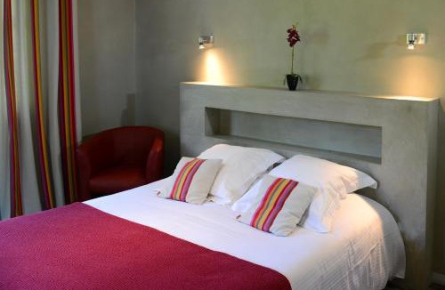 Ainhoa Hotel | Logis Hotel Ur-Hegian