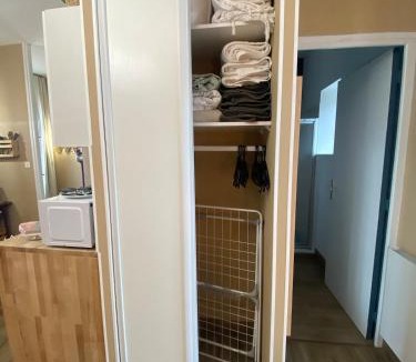 Bourbon-l'Archambault Apartment | Logis les Roses - Studio 2 personnes
