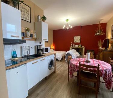 Bourbon-l'Archambault Apartment | Logis les Roses - Studio 2 personnes