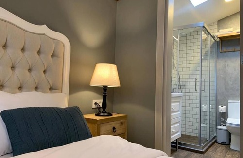 Moda Bed & Breakfast | Loka Suites