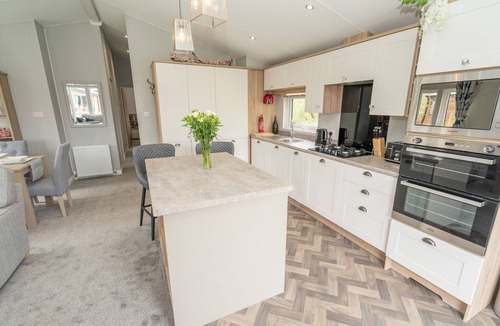 Carnforth Cottage | LOLUKE LODGE ON THE LAKE, family friendly, with a garden in Carnforth