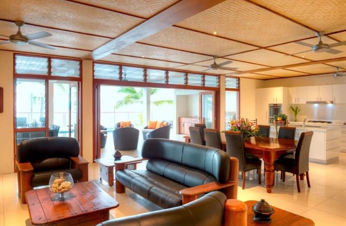 Tagaqe House | LomaniWai luxurious all-inclusive beachfront villa