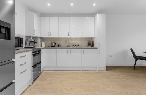 Bow Apartment | London - 1 Bed Apartment - Sleeps 2 - Long Stays