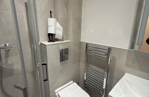 Southfield Apartment | London apartment 10 minutes from Westfield shopping centre