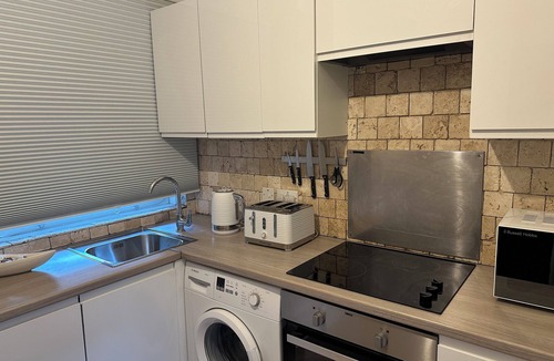 Elephant and Castle Apartment | London Bridge/The Shard local “Warm & Cosy” apartment
