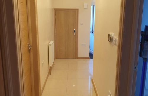 Southgate Apartment | London Luxury 2 Bedroom with Sofas with Lounge AC, Garden Free Parking near Tube