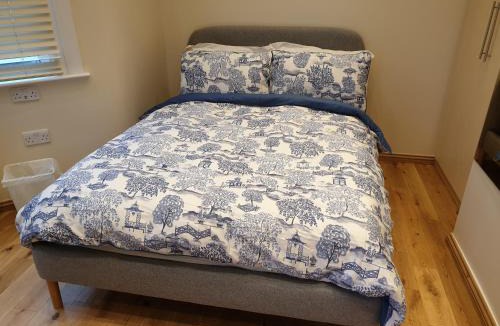 Valentines Apartment | London Luxury Studio Flat 4 min to Ilford Station with FREE parking FREE WiFi