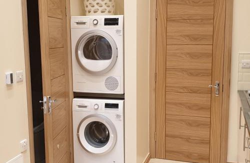 Valentines Apartment | London Luxury Studio Flat 4 min to Ilford Station with FREE parking FREE WiFi