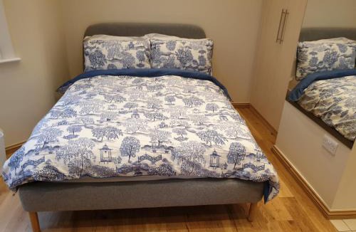 Valentines Apartment | London Luxury Studio Flat 4 min to Ilford Station with FREE parking FREE WiFi