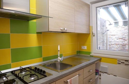 Grado Historic Centre Apartment | LondonSuite - Romantic Ground-Floor Apartment with Charming Private Garden