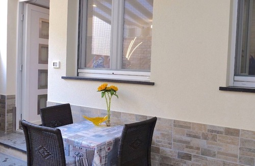 Grado Historic Centre Apartment | LondonSuite - Romantic Ground-Floor Apartment with Charming Private Garden