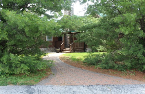 Lee's Summit Cabin | Lone Jack Cabin - Studio Suite