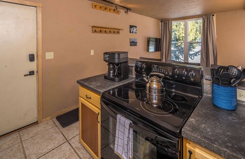 Big Sky Condo | Lone Peak Hideout — A Bold One-Bedroom at the Base of Lone Peak