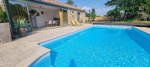 Coueron House | Longère avec piscine