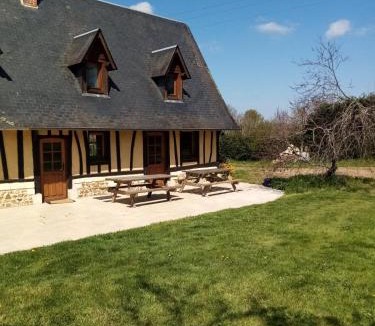 Saint-Philbert-sur-Risle Villa | Longère les pieds dans l eau
