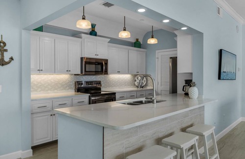 Long Beach Condo | Long Beach 2 Bedroom Penthouse condo with 2 Seasonal Beach Chairs with Umbrella